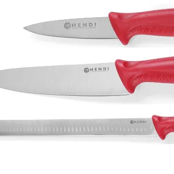 Messer mit rotem Griff für die Verarbeitung von rohem Fleisch in der Gastronomie