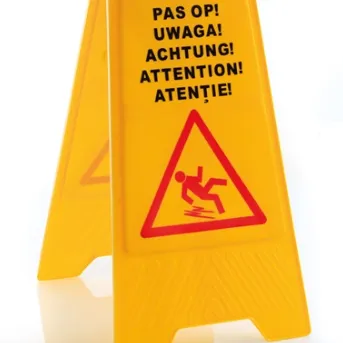 Warnhinweis-Schild von Cooling4U, warnt effektiv vor Rutschgefahr und sichert Bereiche