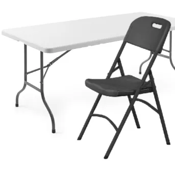 Eine Auswahl an Tischen und Sesseln von Cooling4U, ideal für stilvolle und komfortable Gästeerfahrungen