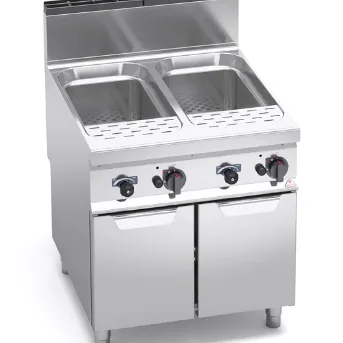Nudelkocher in Betrieb in einer professionellen Küche, angeboten von Cooling4U.